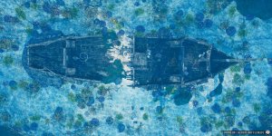 Underwater Shipwreck | [Animated Battlemap] [32x18] [120px per Square] [Gridless] [3D Rendered] [OC] | Beneos Battlemaps